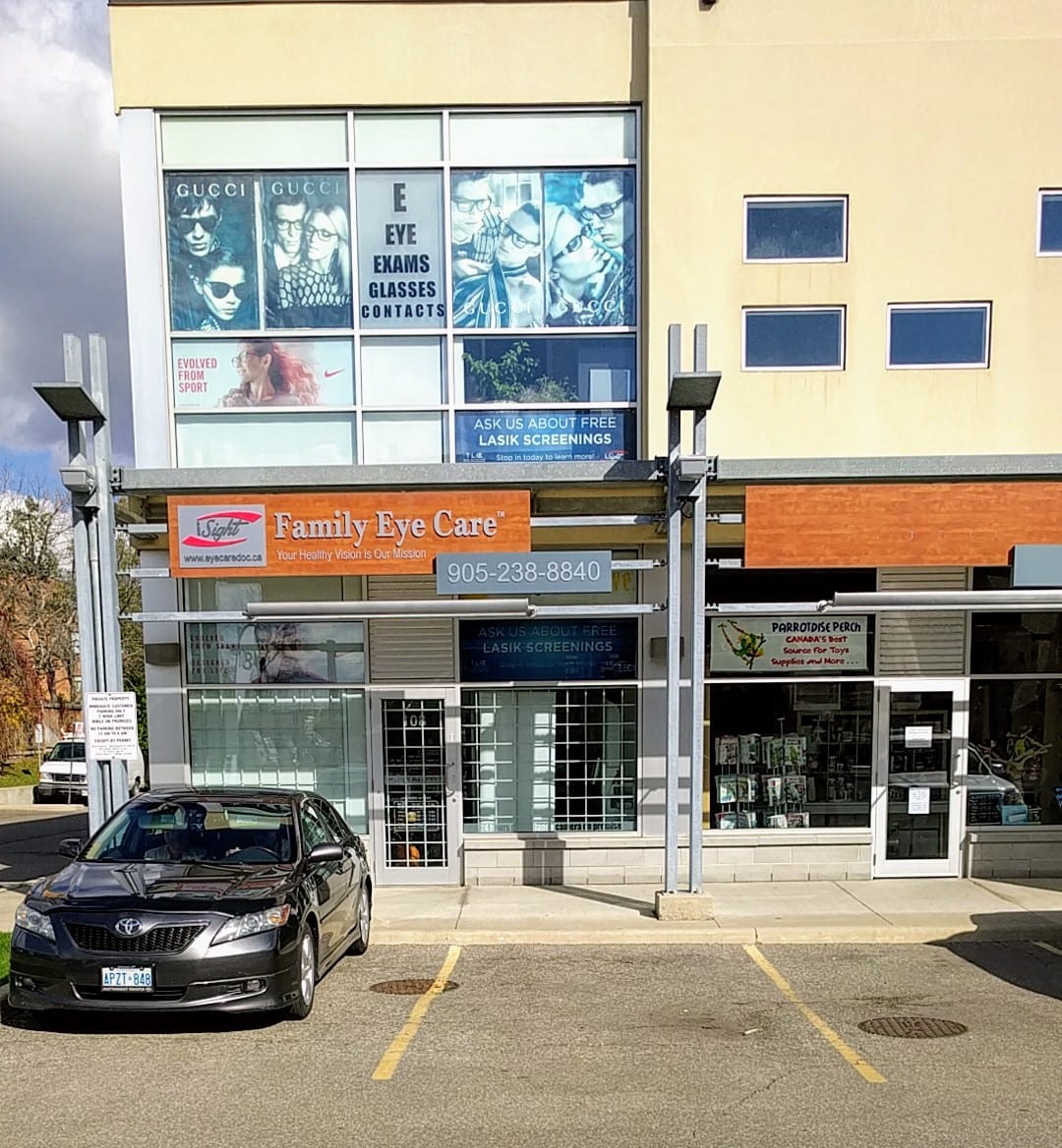 The iSight Family Eye Care clinic at 1065 Canadian Place, Mississauga